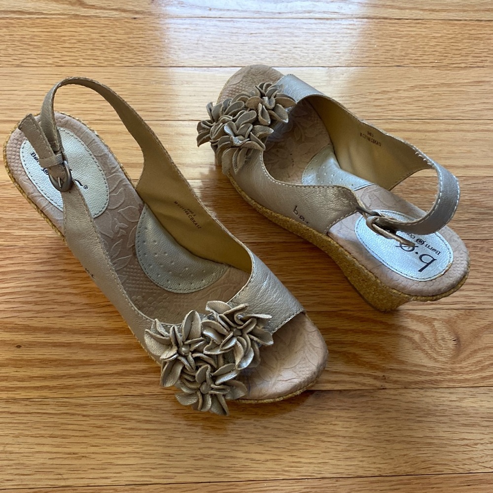 Born Concept size 9 leather sling back wedge